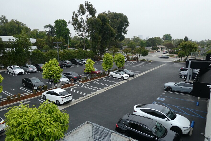 More Photos Of 6100-6120 San Fernando Rd, Glendale Office For Sale