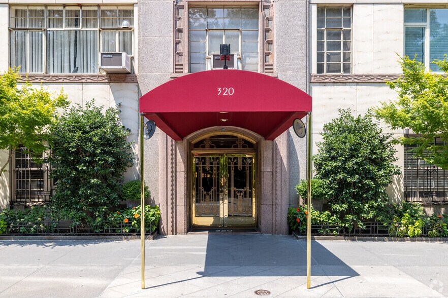 More Photos Of 320 Central Park W, New York Apartments For Lease