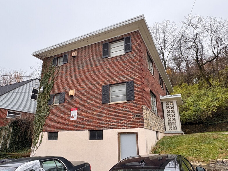 More Photos Of 1928-1934 Grand Ave, Cincinnati Apartments For Sale