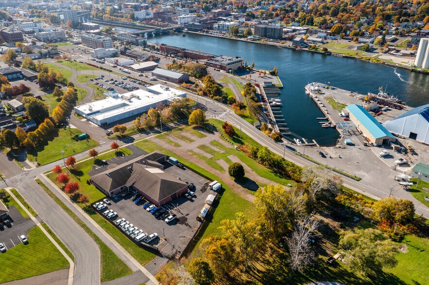 More Photos Of 19 E Schuyler St, Oswego Specialty For Sale