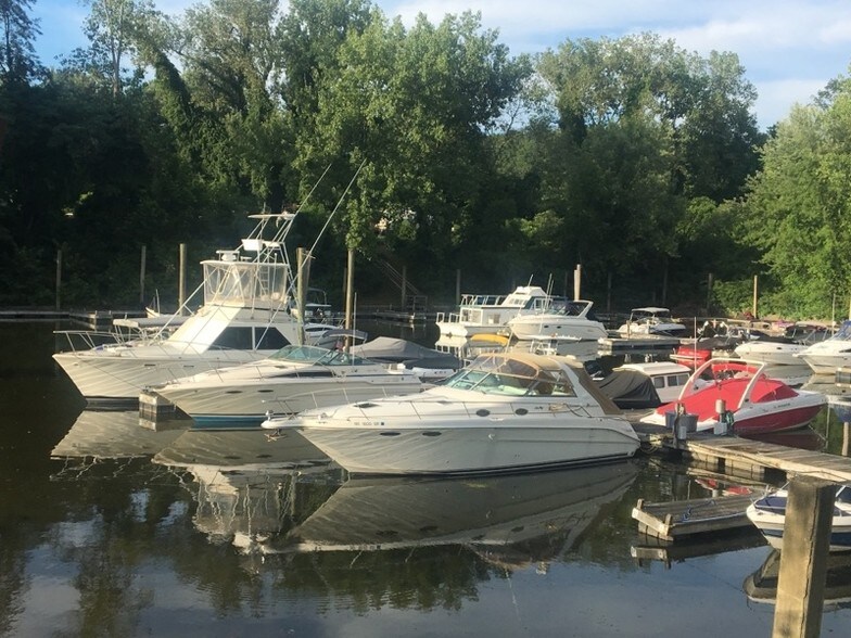More Photos Of 684 Tryon St, South Glastonbury Marina For Sale