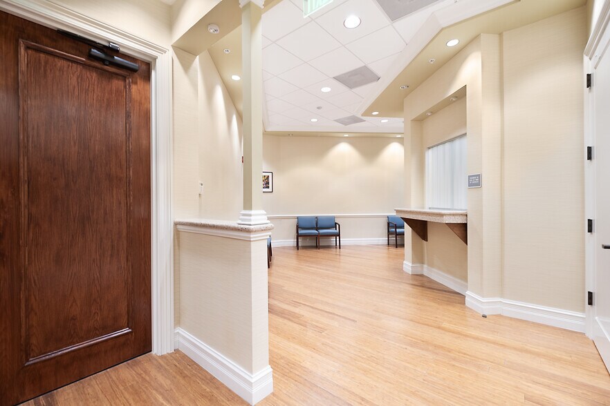 More Photos Of 3021 N Airport Pulling Rd, Naples Office For Sale