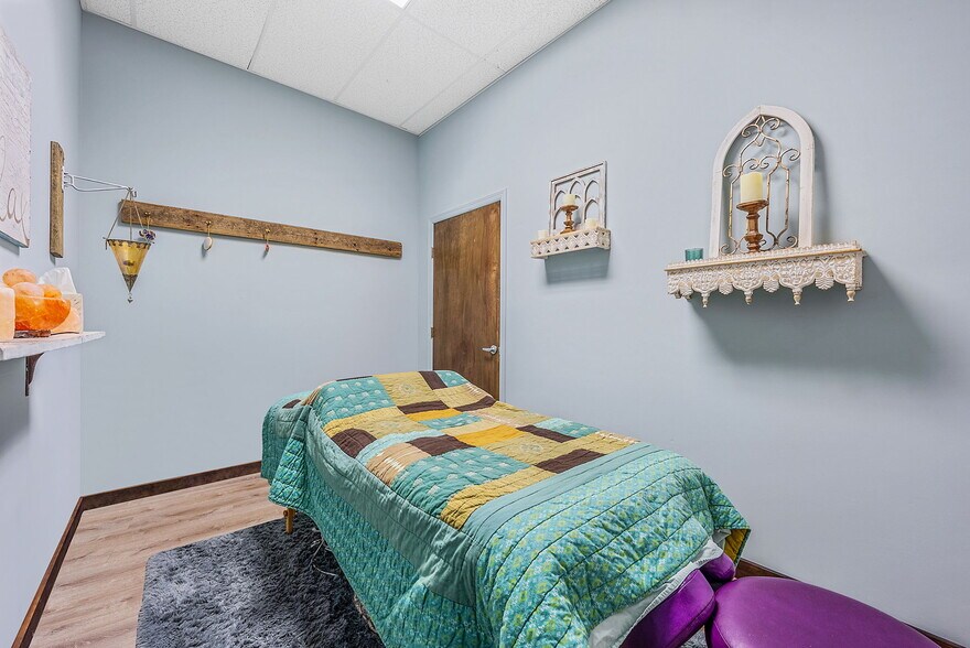 More Photos Of 6 New York Ave, Sound Beach Bar For Sale