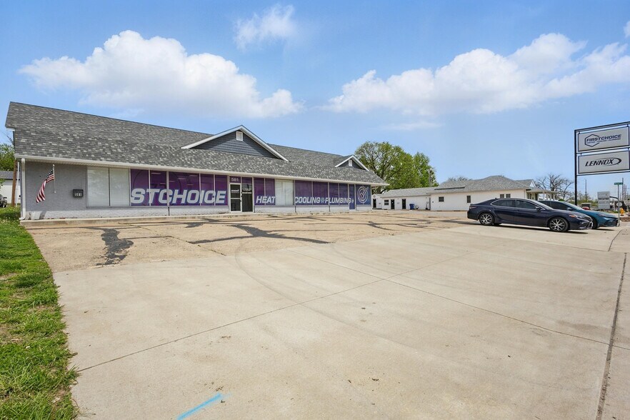 More Photos Of 581 E Cherry St, Troy Freestanding For Sale