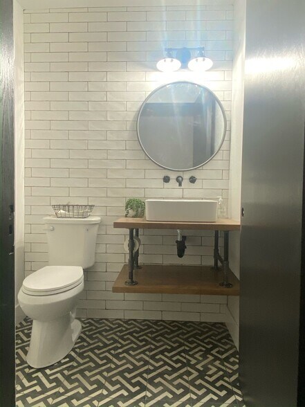 More Photos Of 916 E Impala Ave, Mesa Unknown For Lease