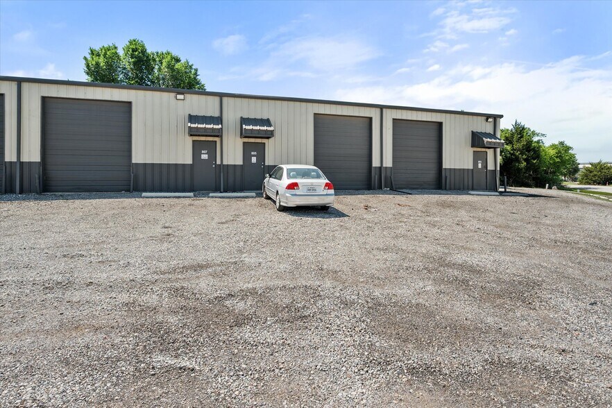 More Photos Of 801-817 S 6th Ave, Mansfield Flex For Sale