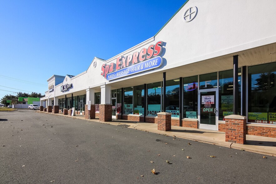 More Photos Of 425 Talcottville Rd, Vernon Freestanding For Lease