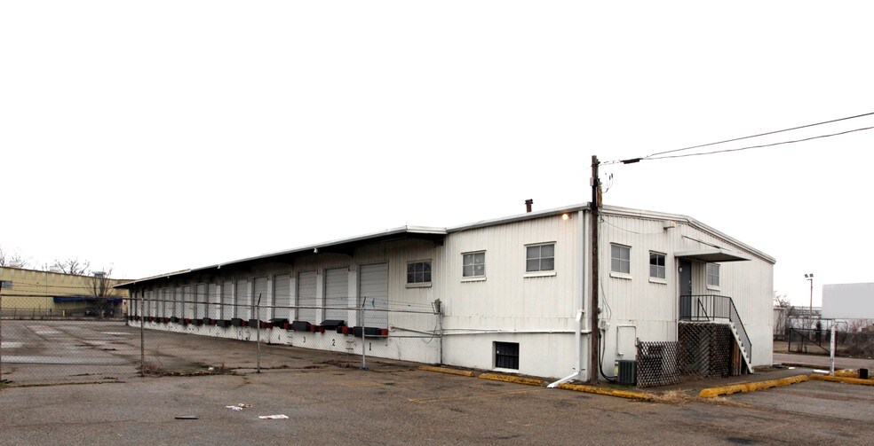 More Photos Of 2100 S 9th St, Louisville Truck Terminal For Sale