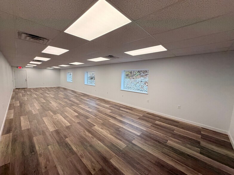 More Photos Of 5000 Steubenville Pike, McKees Rocks Warehouse For Lease