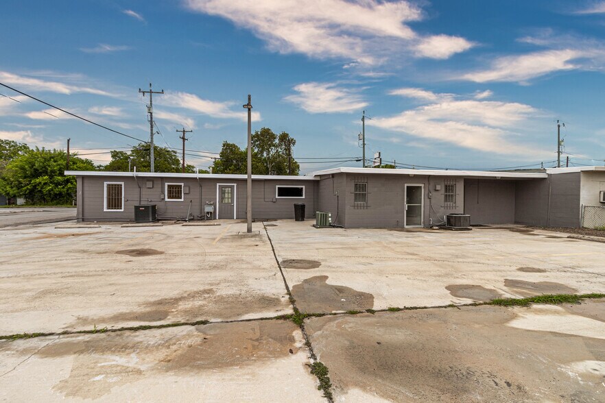 119123 E Wright Blvd, Universal City, TX 78148 Retail For Lease
