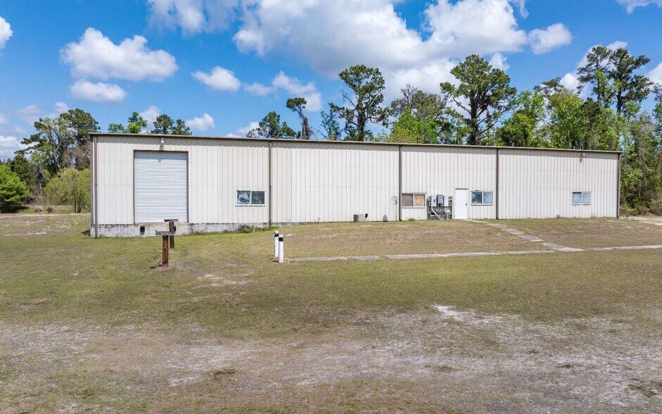 More Photos Of 6101 County Road 136, Live Oak Warehouse For Lease