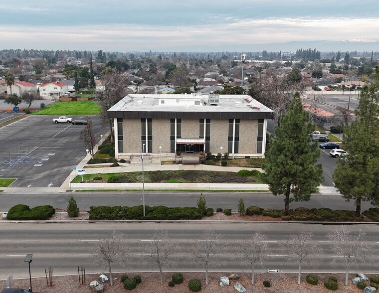 Primary Photo Of 678-680 E Shaw Ave, Fresno Office For Sale