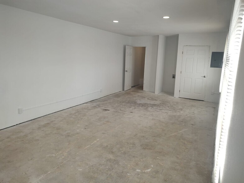 More Photos Of 1224 S Main St, Belen Freestanding For Lease