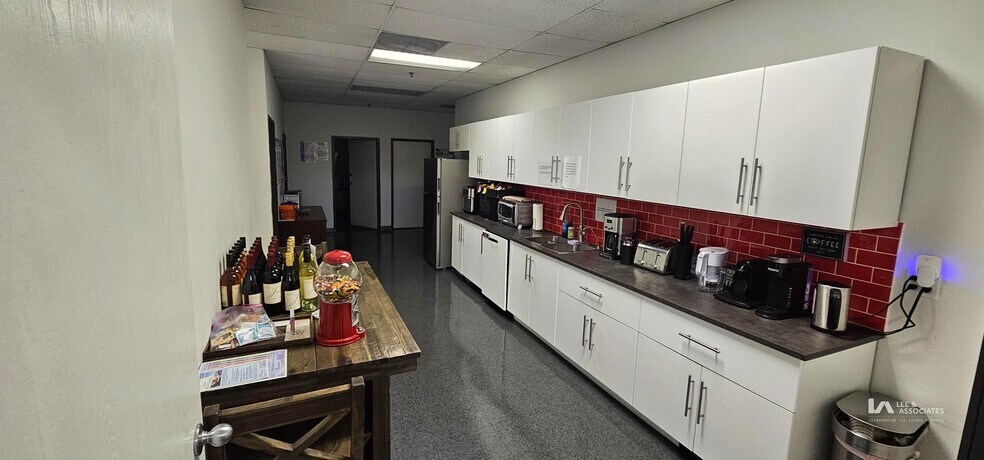 More Photos Of 20925 S Bonita St, Carson Warehouse For Lease