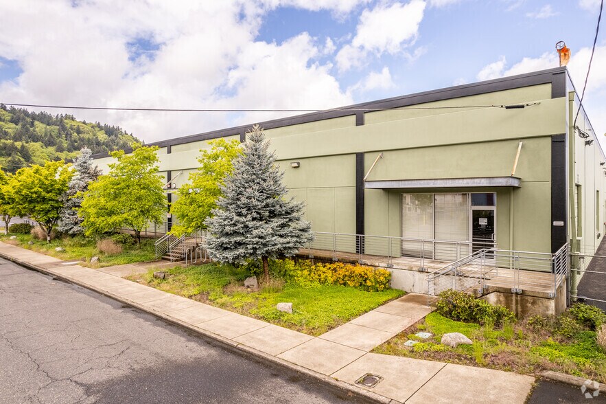 More Photos Of 3135 NW Industrial St, Portland Warehouse For Lease
