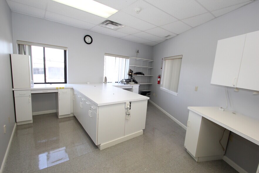 More Photos Of 87 Main St, North Reading Light Manufacturing For Sale