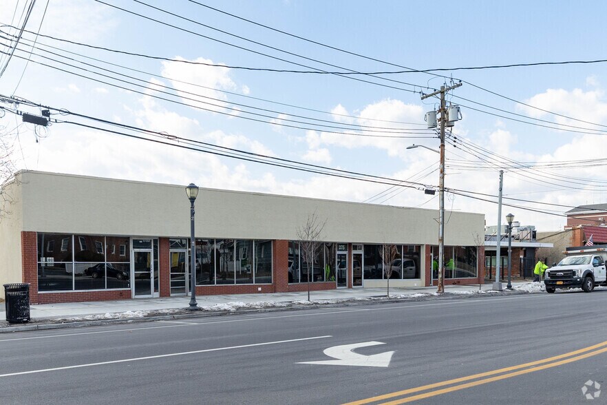 More Photos Of , Lindenhurst General Retail For Sale