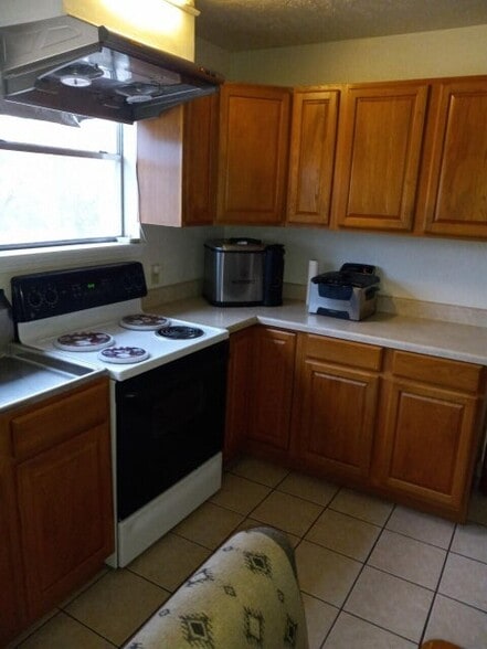 More Photos Of 1801 S 5th St, Leesville Hotel For Sale