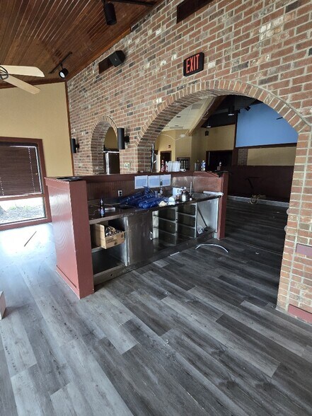 More Photos Of 927 S Route 51, Forsyth Restaurant For Lease