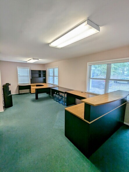 More Photos Of 1923 York Rd, Lutherville Timonium Office For Lease