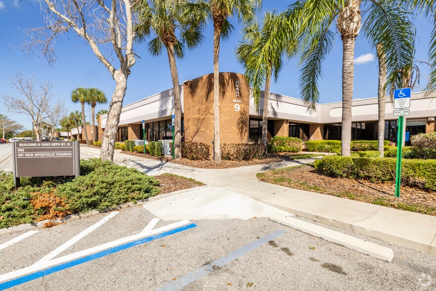 More Photos Of 13830 N 58th St, Clearwater Unknown For Lease