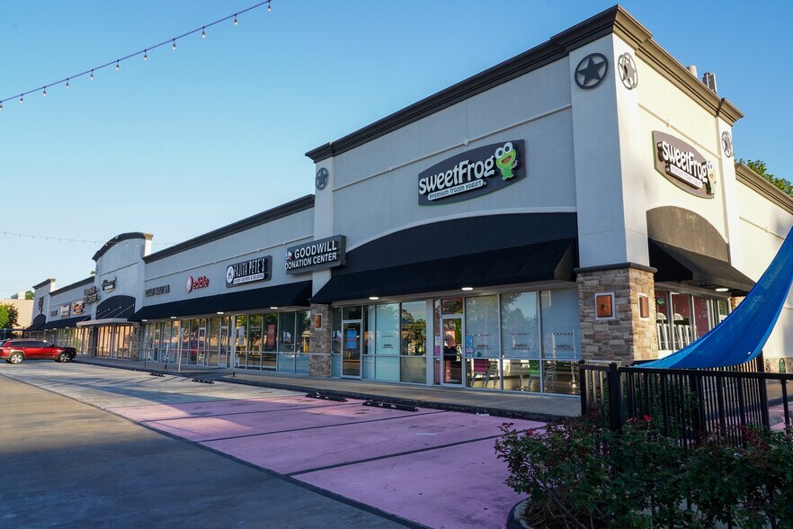 More Photos Of 1352-1368 W 43rd St, Houston Unknown For Lease