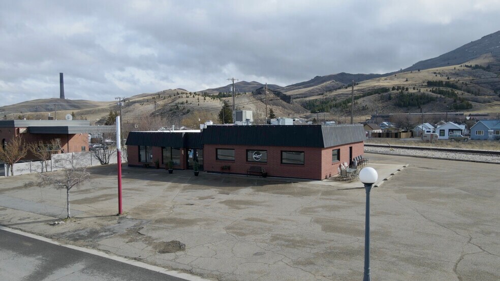 More Photos Of 1111 E Park Ave, Anaconda Restaurant For Sale