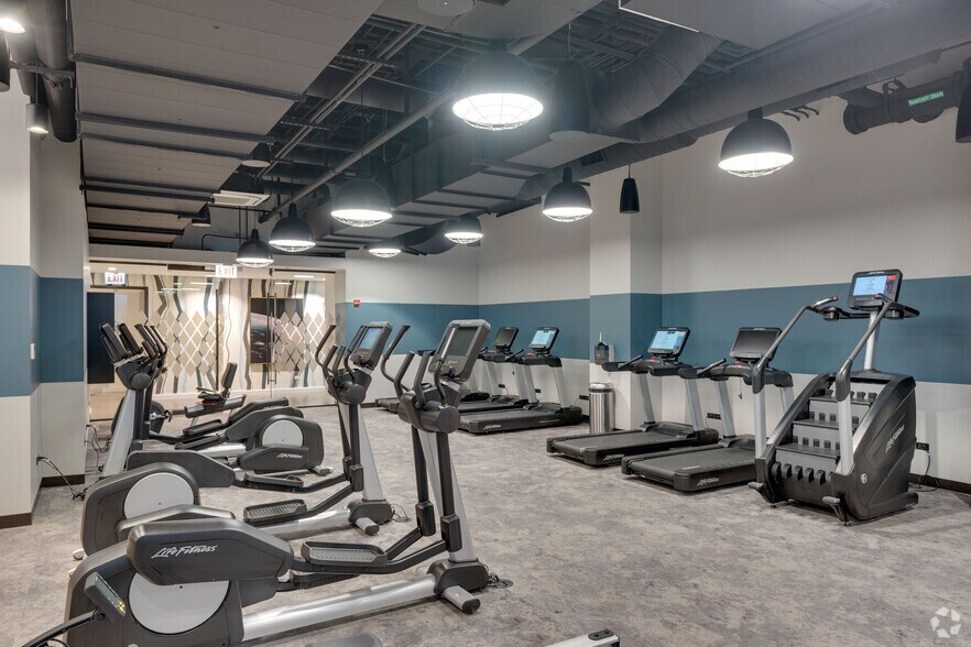 More Photos Of 182 W Lake St, Chicago Apartments For Lease