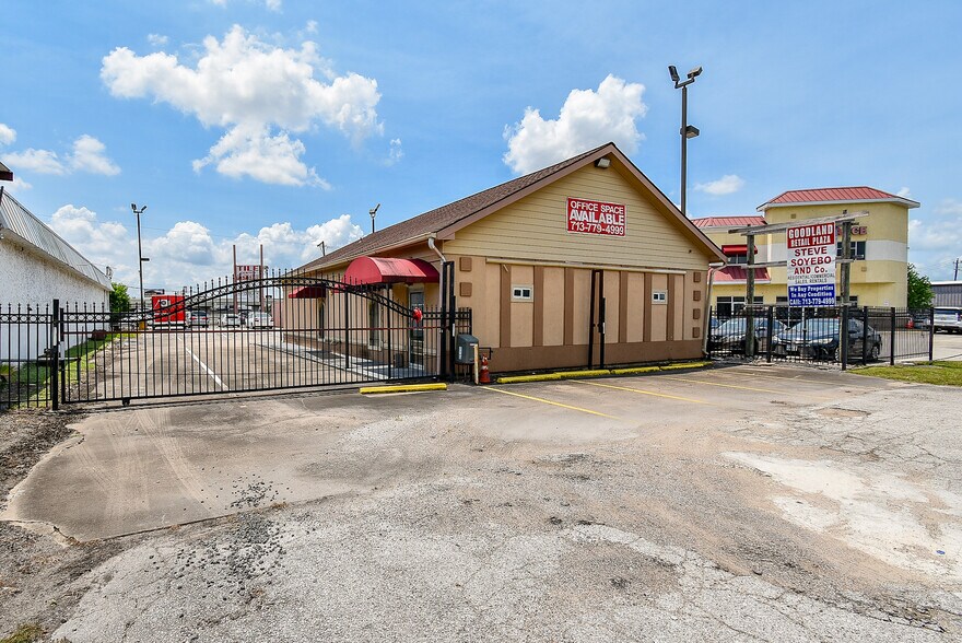 More Photos Of 9527 Ponderosa Ln, Houston Medical For Lease