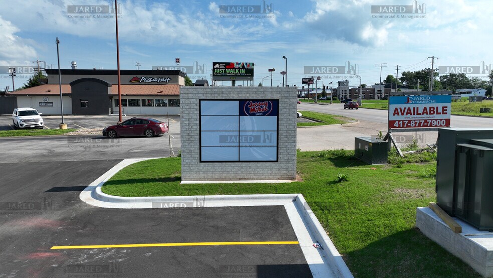 More Photos Of 1565-1585 S Jefferson Ave, Lebanon General Retail For Lease