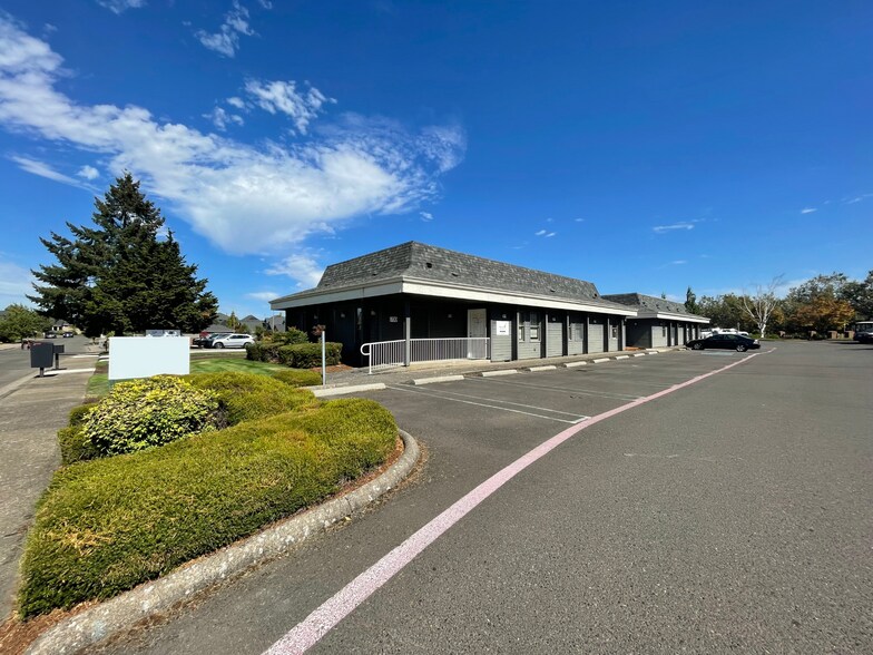 More Photos Of 1320-1326 Meridian Dr, Woodburn Office For Lease