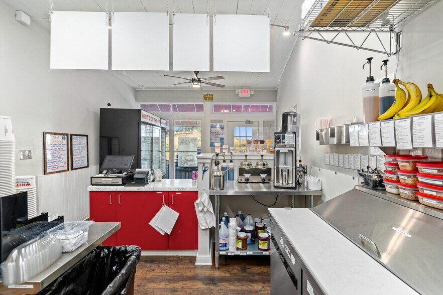 More Photos Of 1550 Lewis Center Rd, Lewis Center Freestanding For Sale