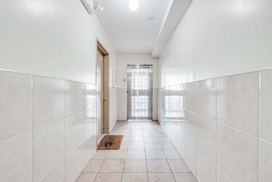 More Photos Of 10430 39th Ave, Corona Apartments For Sale