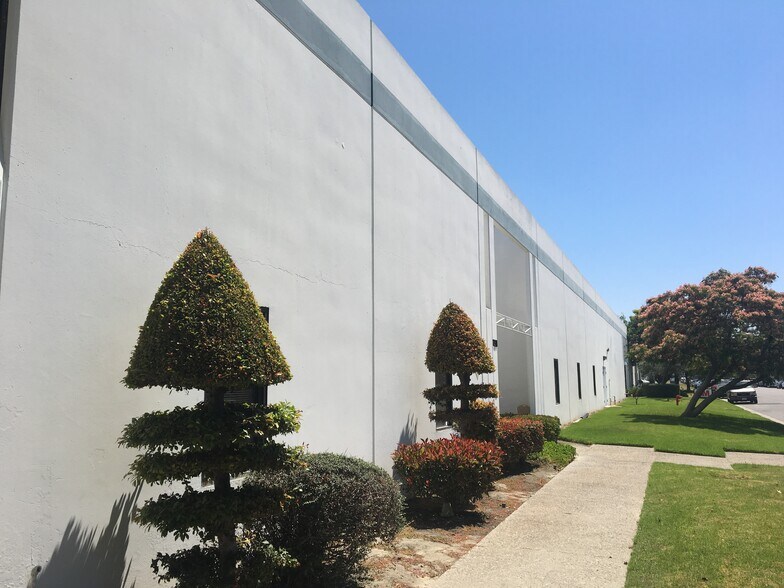 More Photos Of 7311-7341 Anaconda Ave, Garden Grove Warehouse For Lease