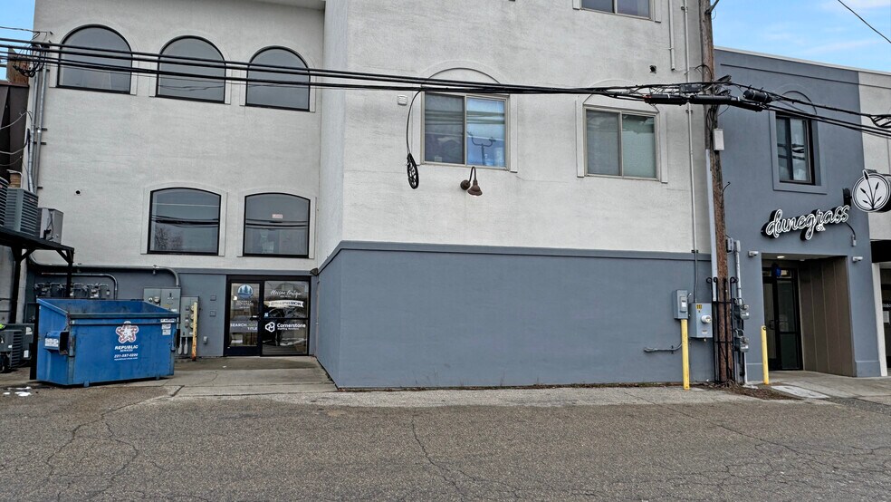 More Photos Of 117 N Mitchell St, Cadillac Medical For Lease