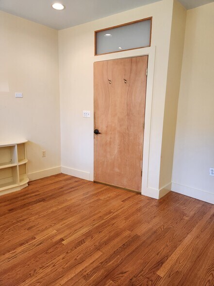 More Photos Of 166 Bunn Dr, Princeton Medical For Lease