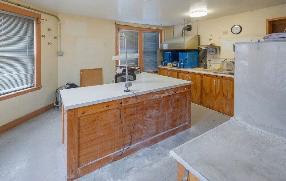 More Photos Of 25-29 Spring St, Waltham Industrial For Sale