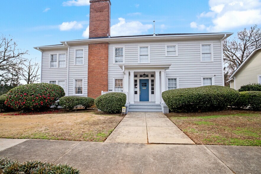 More Photos Of 228 E Poplar St, Griffin Office For Lease