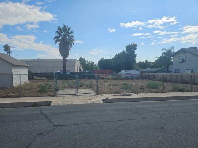 More Photos Of 6836 Palm Ave, Highland Office For Sale