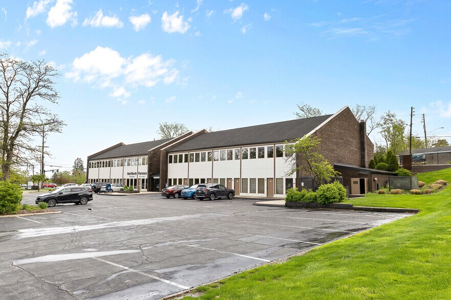 More Photos Of 8180 Brecksville Rd, Brecksville Medical For Lease