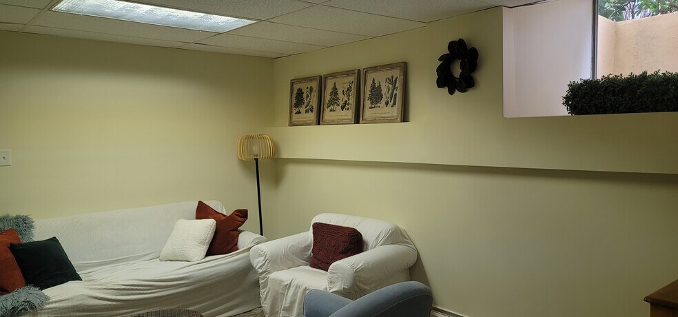 More Photos Of 10 S Clinton St, Doylestown Office For Lease