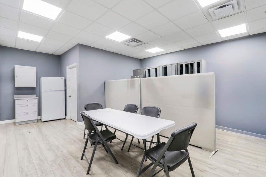 More Photos Of 1450 Skees Rd, West Palm Beach Warehouse For Lease