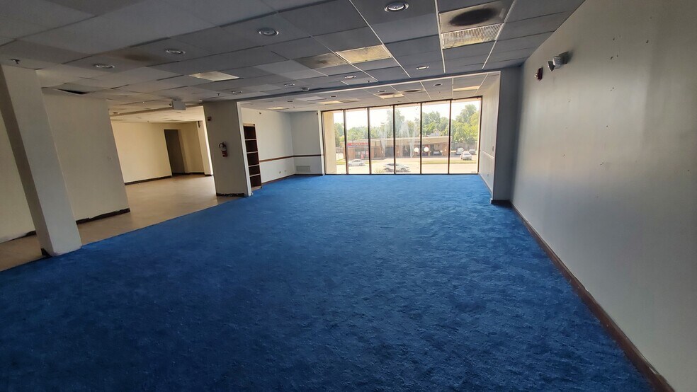 More Photos Of 1300 Irving Park Rd, Streamwood General Retail For Sale