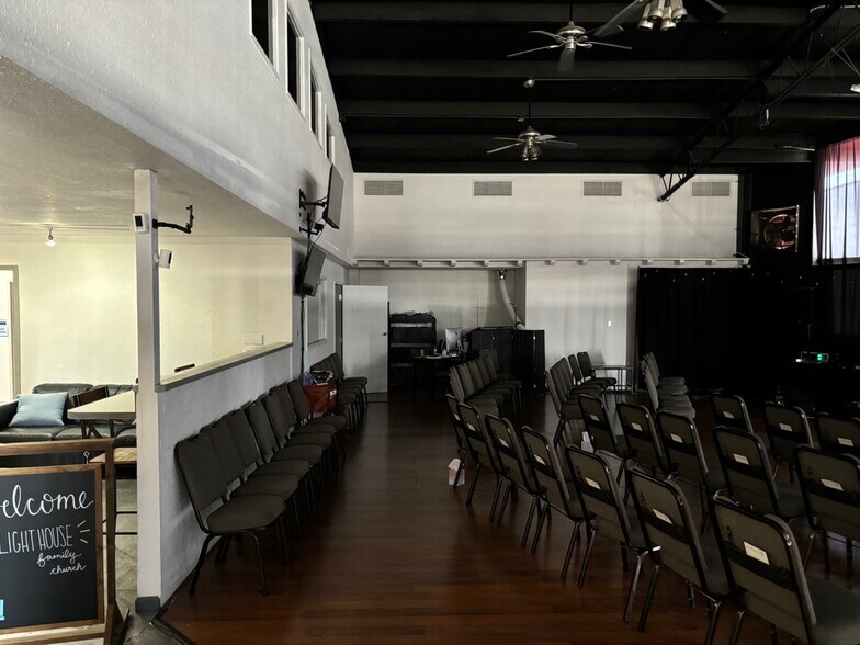 More Photos Of 323-327 W Canal Dr, Turlock Freestanding For Sale