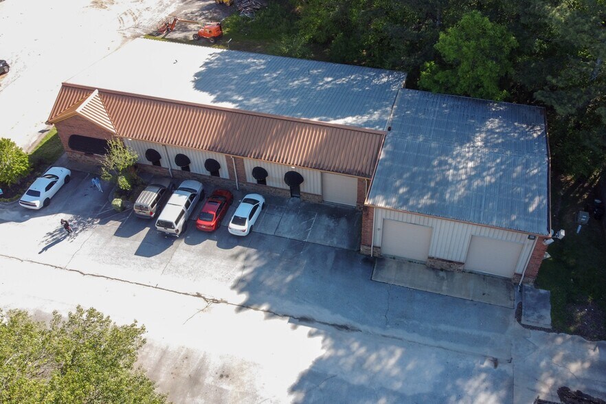 More Photos Of 555 Columbia Dr, Carrollton Office For Lease