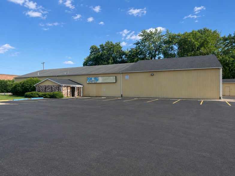 Primary Photo Of 3233 Dove Rd, Port Huron Warehouse For Sale