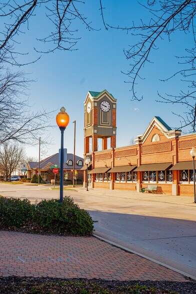 More Photos Of 2101 W Chesterfield Blvd, Springfield Office For Sale