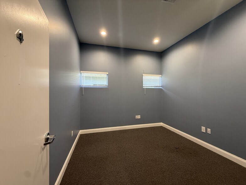 More Photos Of 90 Fox Ridge Ct, DeBary Office For Sale