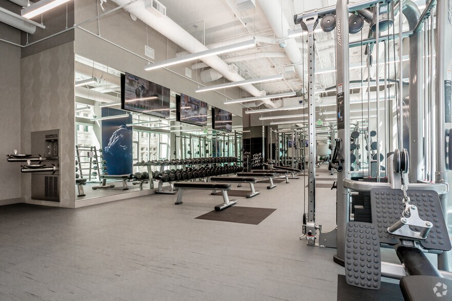 More Photos Of 825 S Hill St, Los Angeles Apartments For Lease