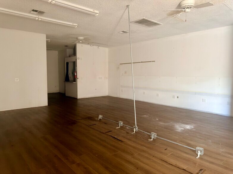 More Photos Of 6398 Ridge Rd, Port Richey General Retail For Lease